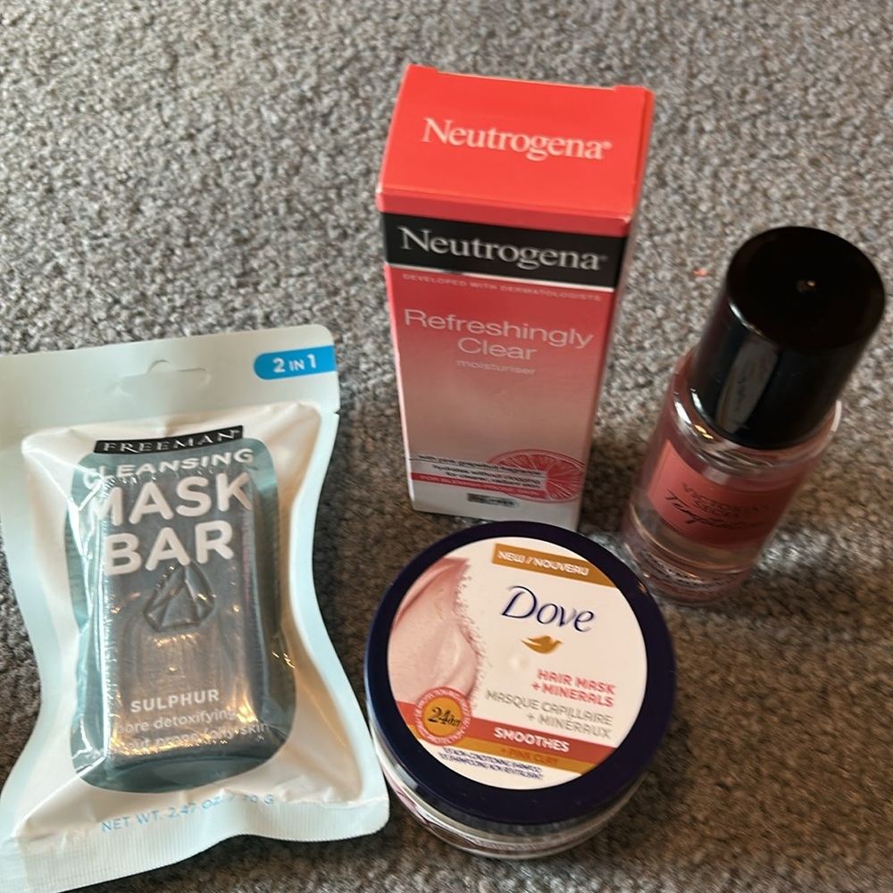 Four different items,plus pouch - Picture 4 of 4